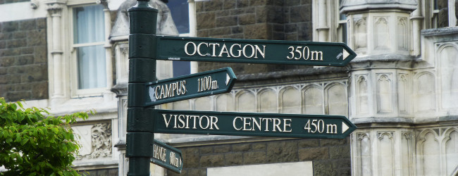 Wegweiser zum Octagon in Dunedin