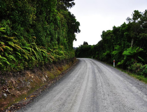Gravel Road zu den Purakaunui Falls