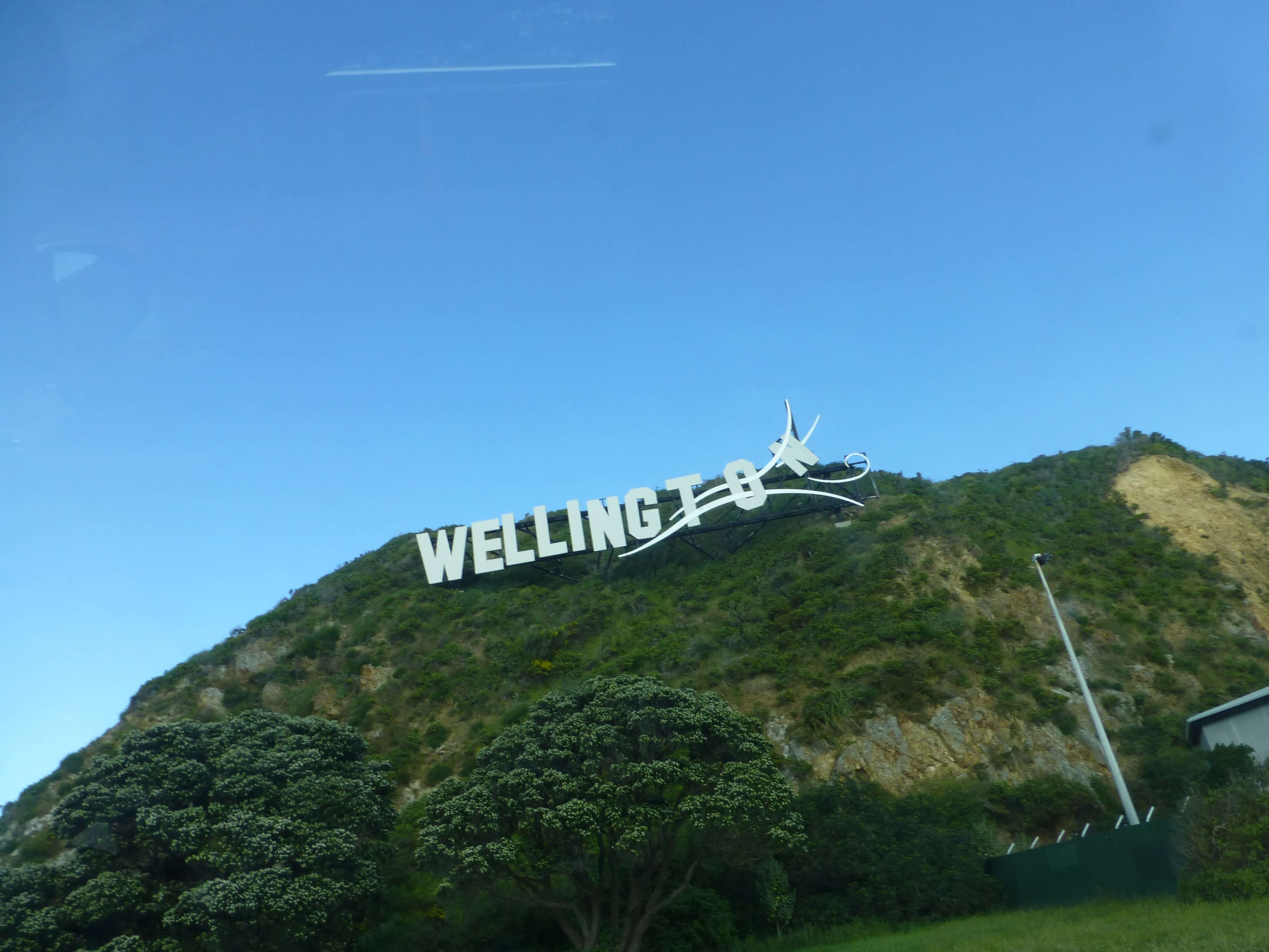 am Wellington Sign, Neuseeland, Weit-weg.reisen 1